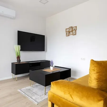 Vanagupe 60 & Balcony Appartamento Palanga